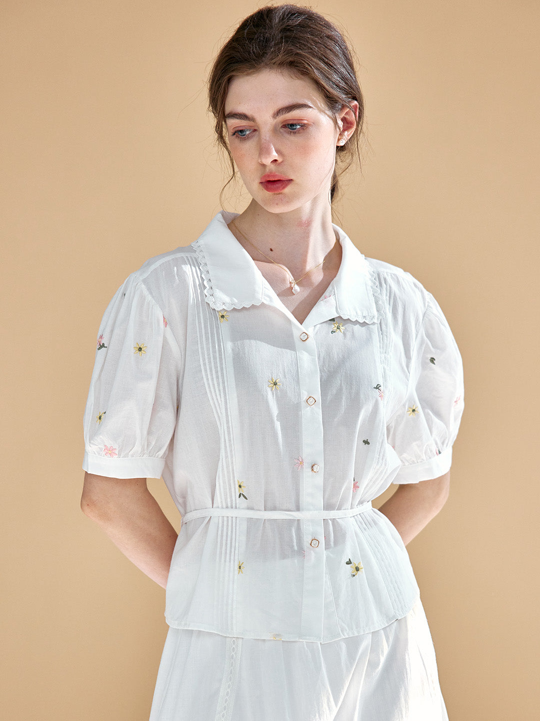 【Final Sale】Savanna Simple Little Daisy Embroidered White Blouse