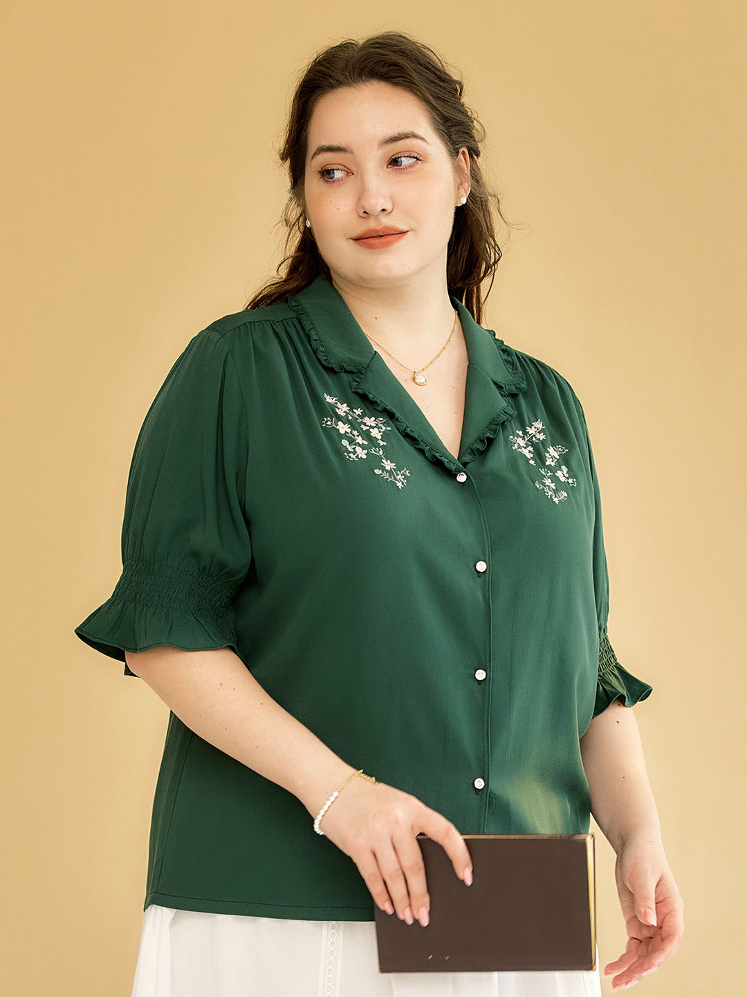 【Final Sale】Plus Size Alicia Floral Embroidery V-Neck Blouse