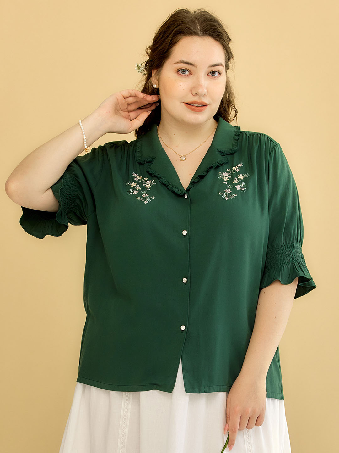 【Final Sale】Plus Size Alicia Floral Embroidery V-Neck Blouse