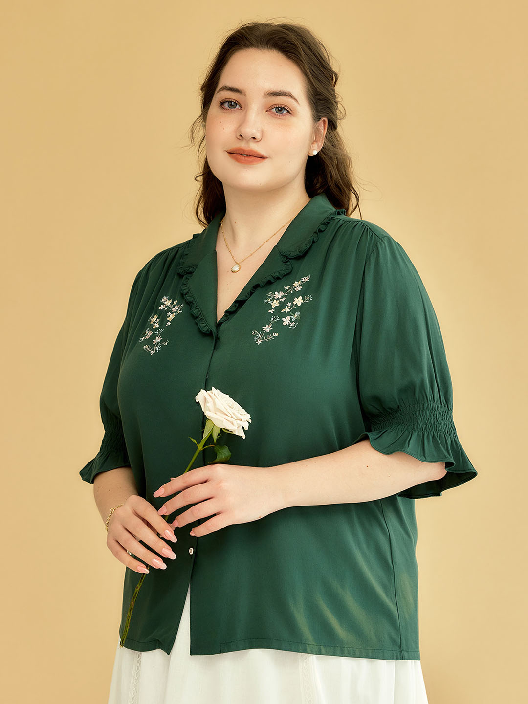 【Final Sale】Plus Size Alicia Floral Embroidery V-Neck Blouse