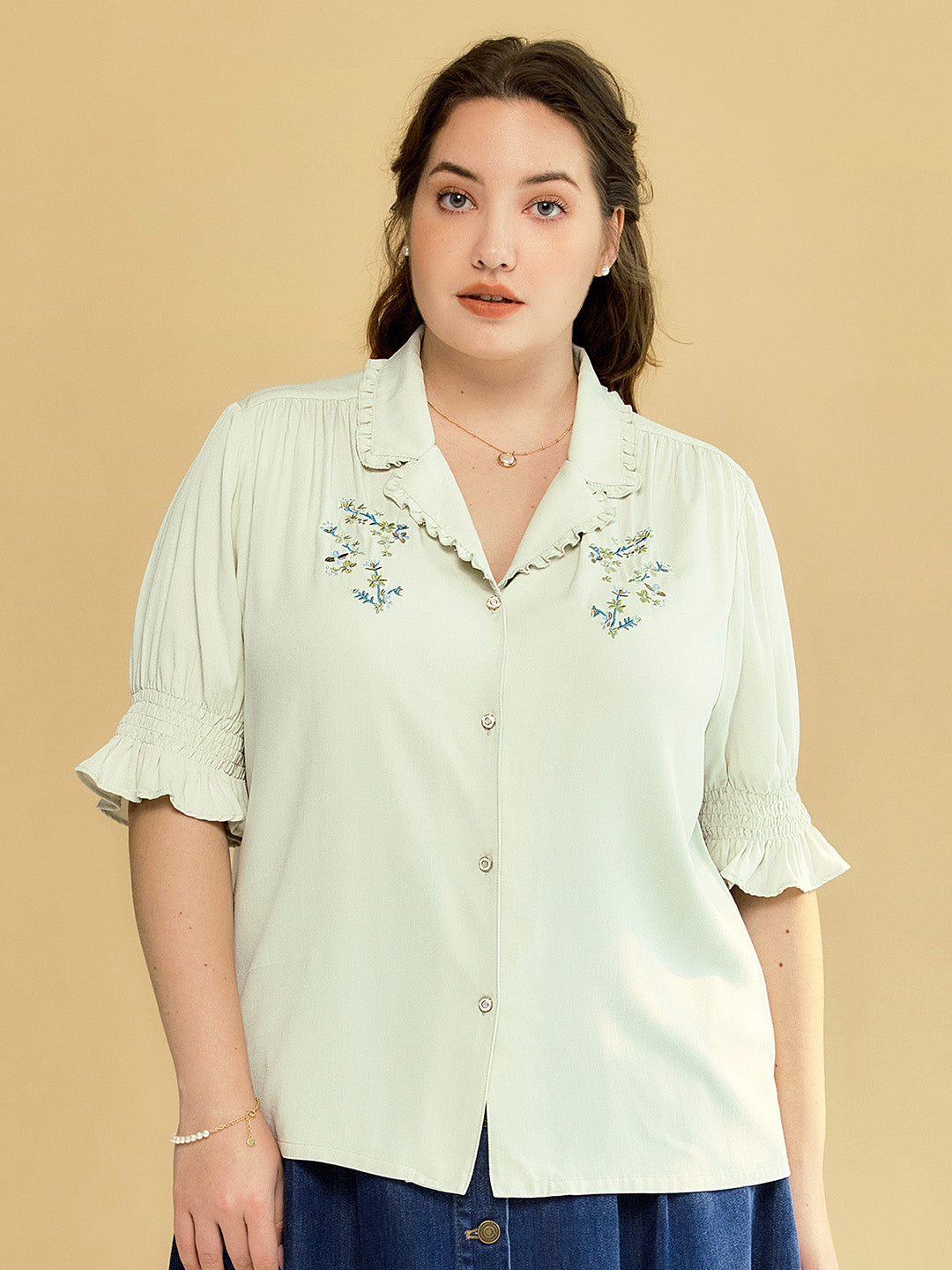 【Final Sale】Plus Size Alicia Floral Embroidery V-Neck Blouse