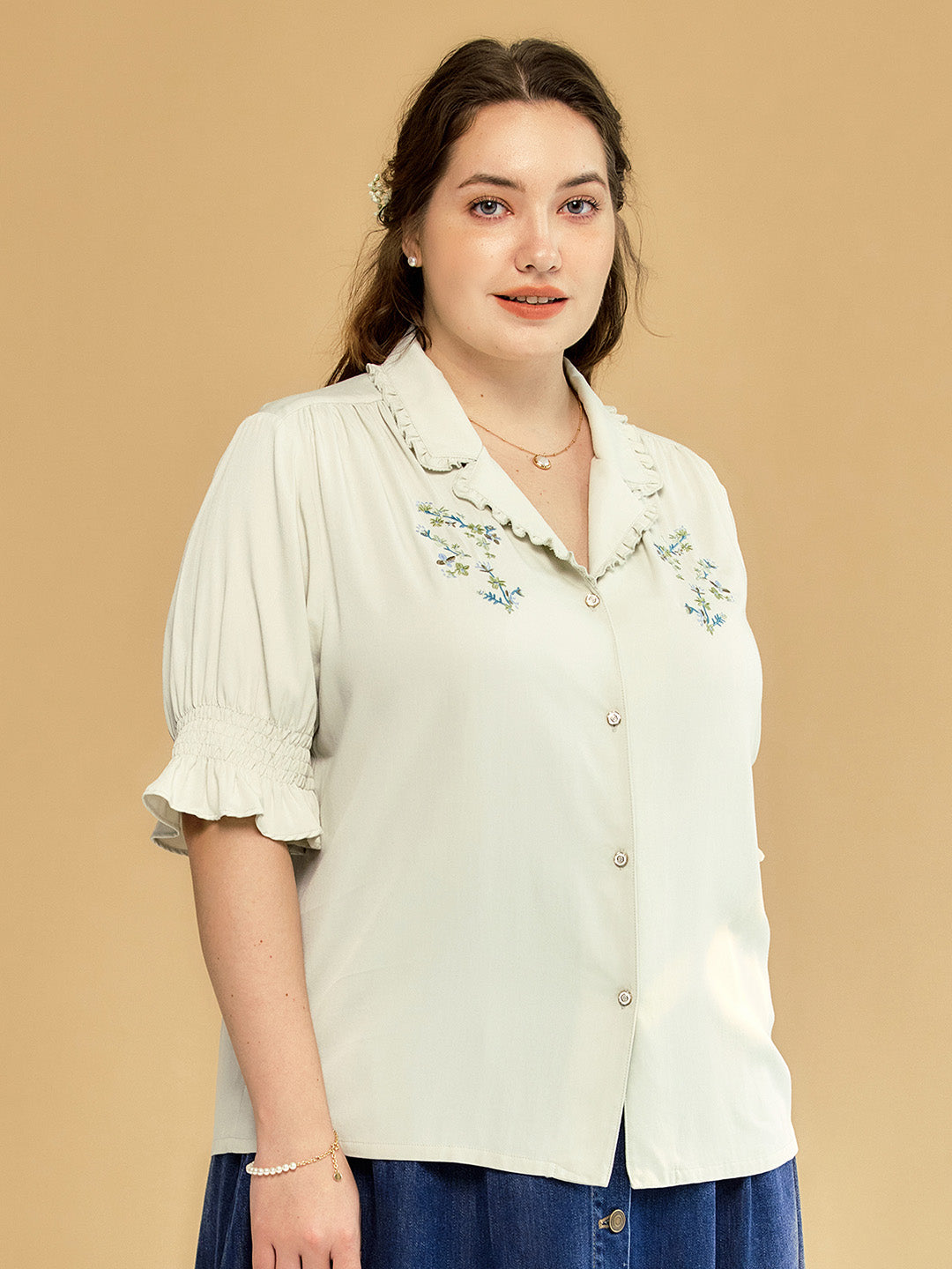 【Final Sale】Plus Size Alicia Floral Embroidery V-Neck Blouse