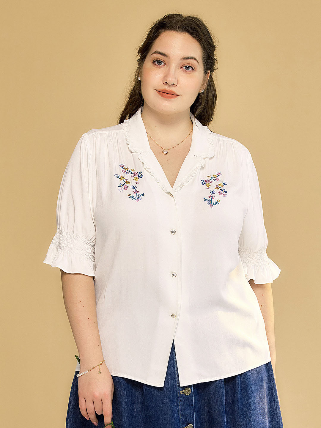 【Final Sale】Plus Size Alicia Floral Embroidery V-Neck Blouse