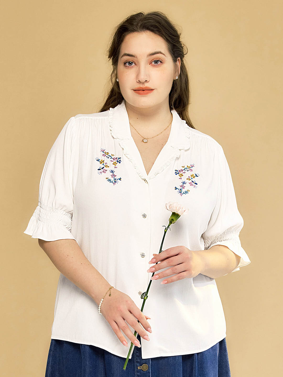 【Final Sale】Plus Size Alicia Floral Embroidery V-Neck Blouse