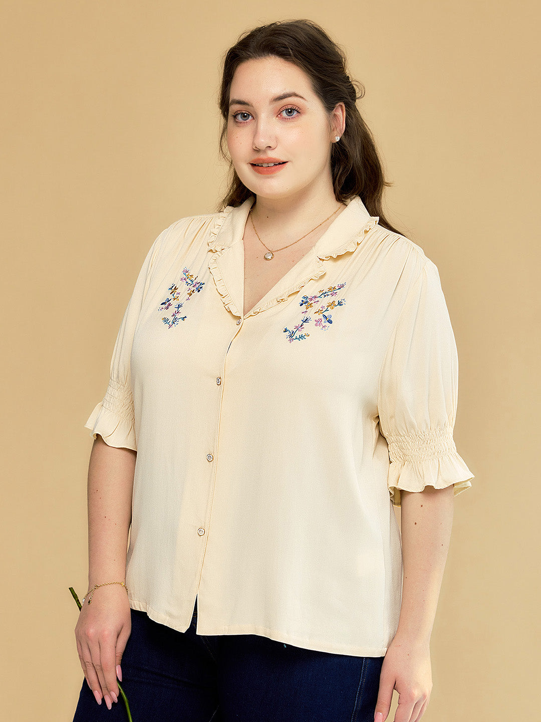 【Final Sale】Plus Size Alicia Floral Embroidery V-Neck Blouse