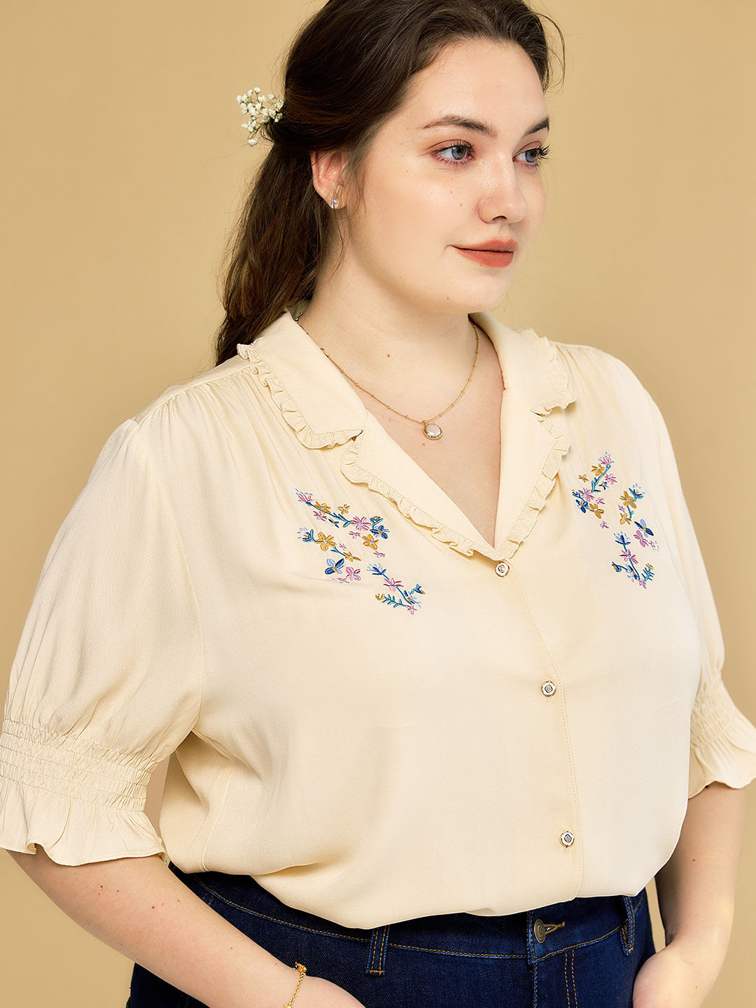 【Final Sale】Plus Size Alicia Floral Embroidery V-Neck Blouse