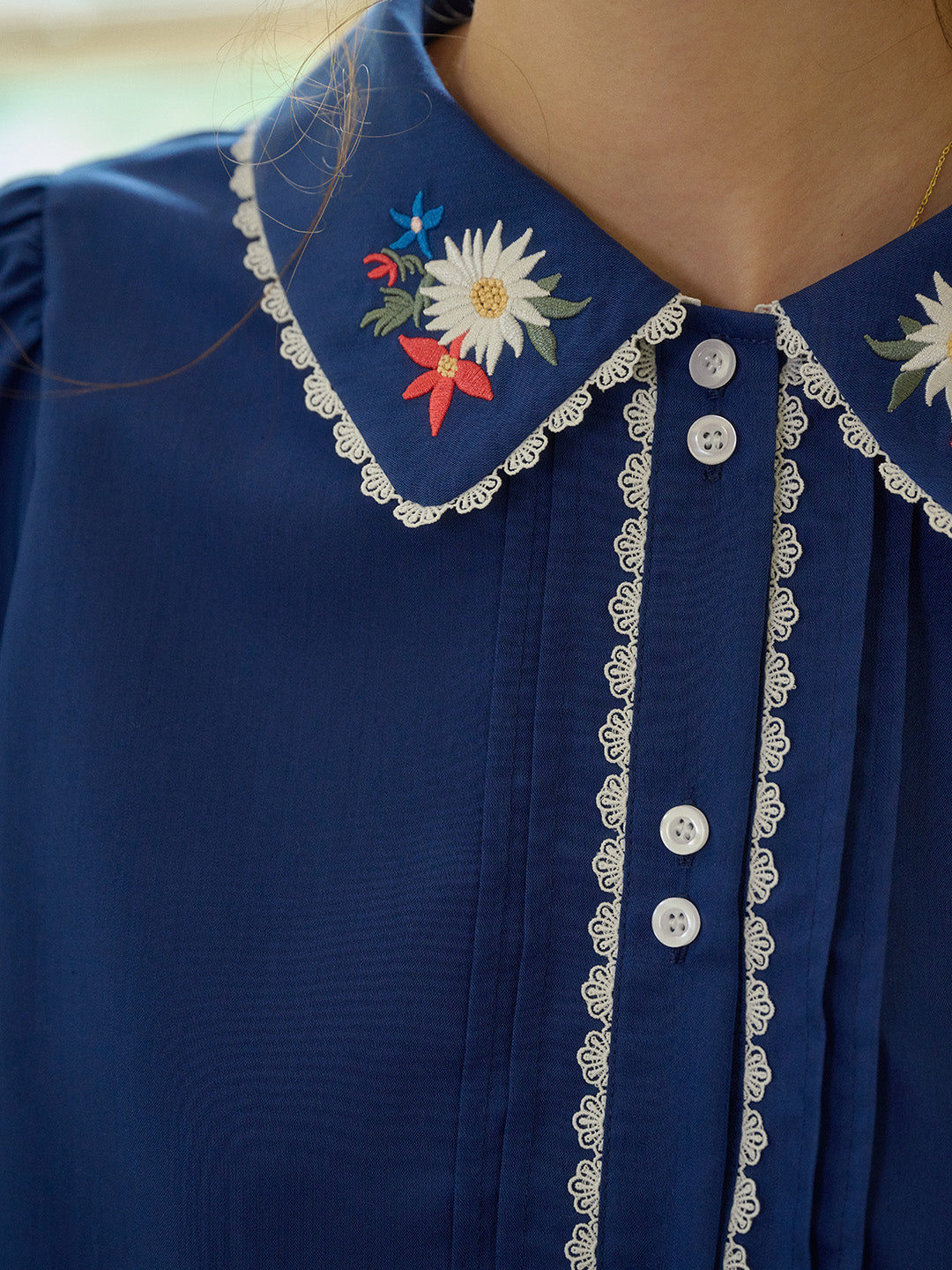 【Final Sale】Kylee Contrast Floral Embroidered Lapel Lace Panel Shirt