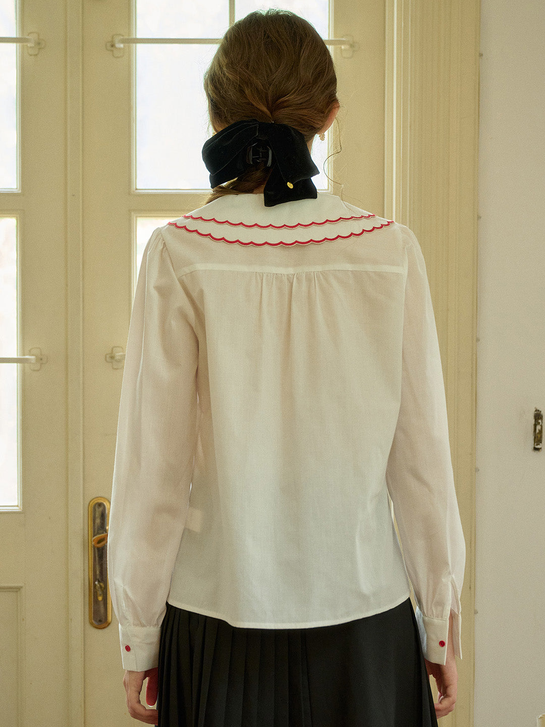 【Final Sale】Lilyana Doll Collar Contrasting Button Pleated Blouse