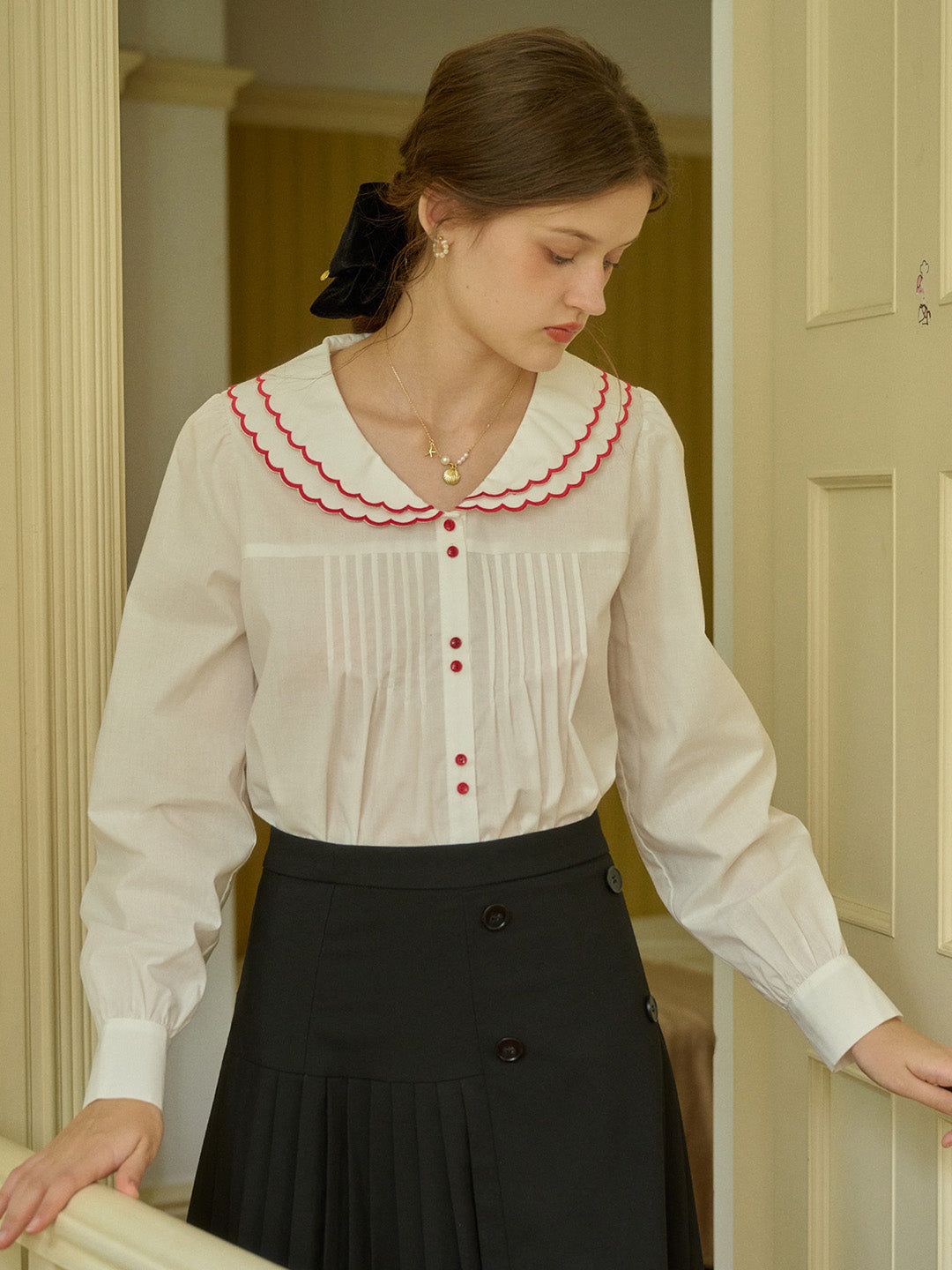 【Final Sale】Lilyana Doll Collar Contrasting Button Pleated Blouse