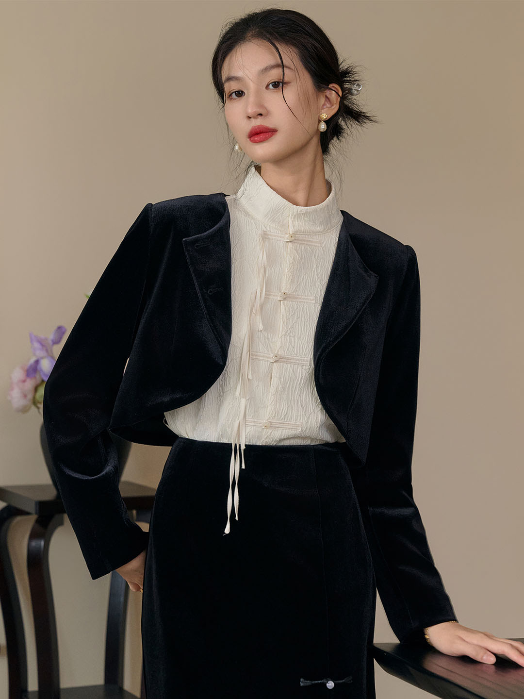 Blakely Classic Round Neck Velvet Cropped Jacket