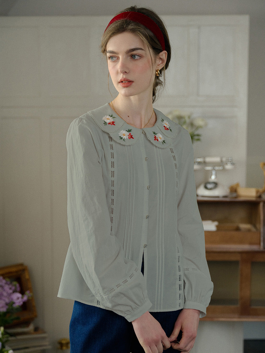 【Final Sale】Gracelyn Peter Pan Collar Embroidery Blouse - Gray