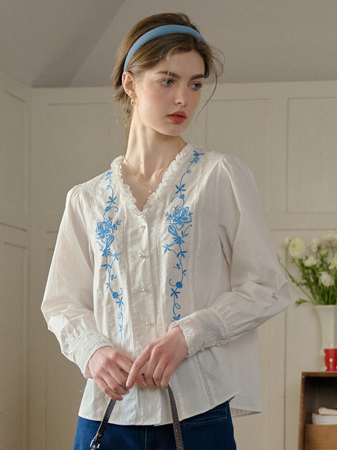 【Final Sale】Lilia V-Neck 100% Cotton Blouse