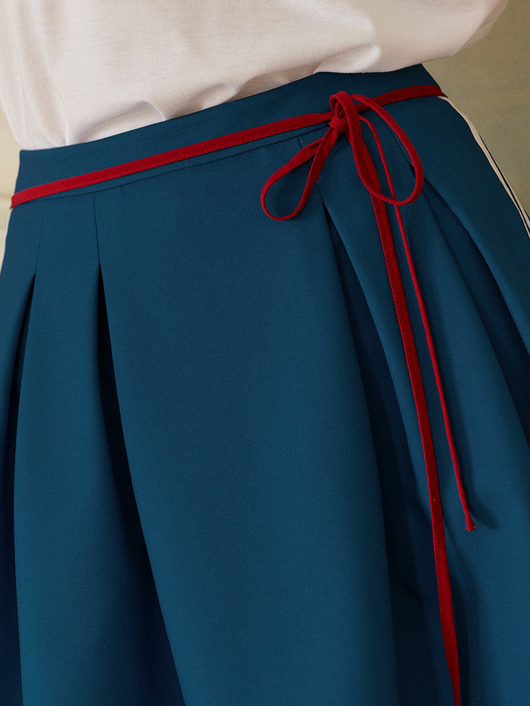 【Final Sale】Hadlee Cute Contrasting Lace-up Pleated A-Line Skirt