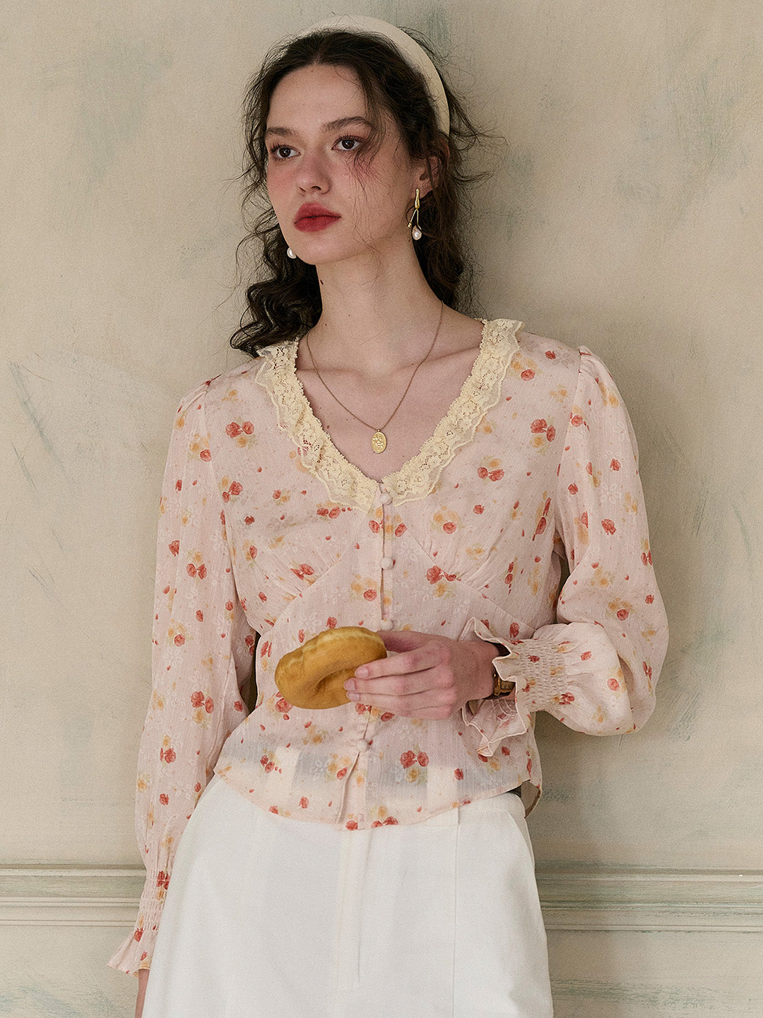 【Final Sale】Laurel V-Neck Floral Blouse - Apricot