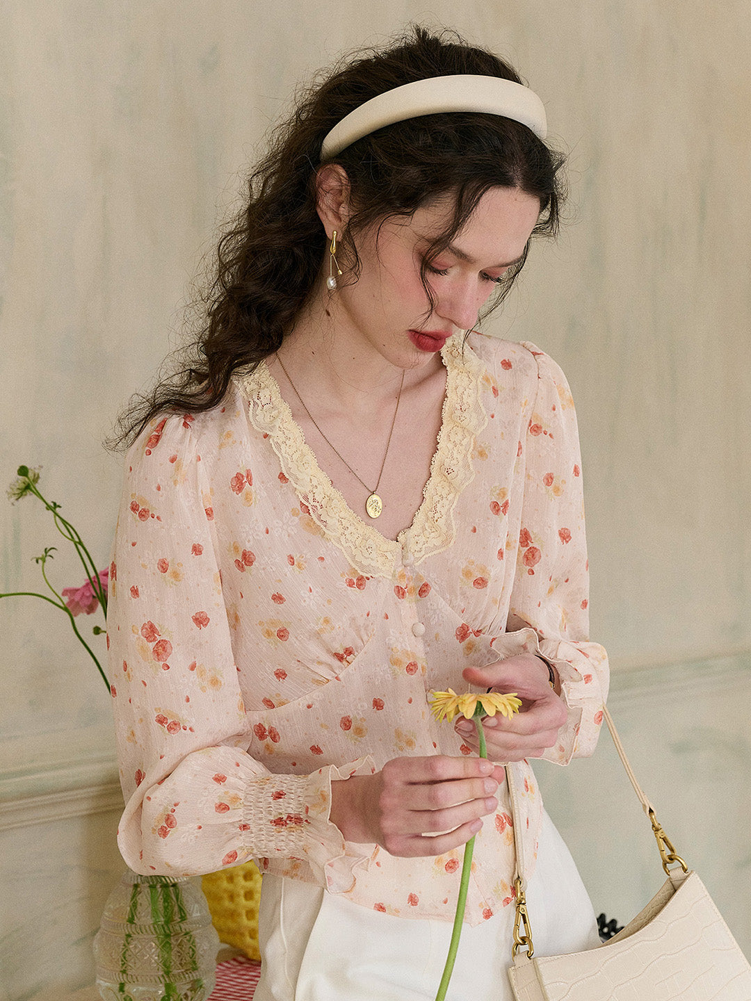 【Final Sale】Laurel V-Neck Floral Blouse - Apricot