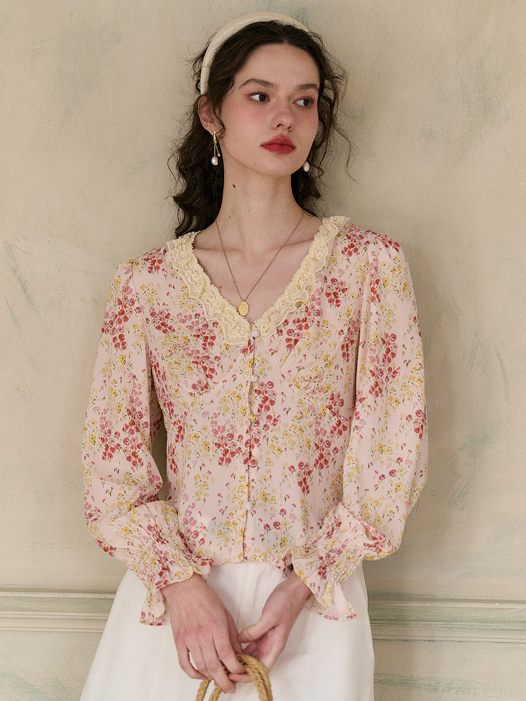 【Final Sale】Laurel V-Neck Floral Blouse - Apricot