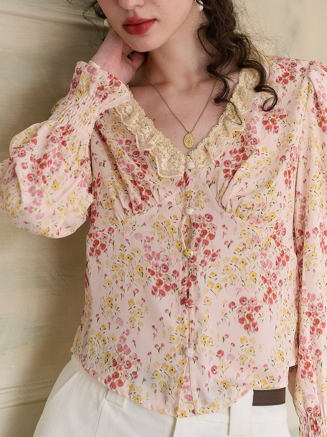 【Final Sale】Laurel V-Neck Floral Blouse - Apricot