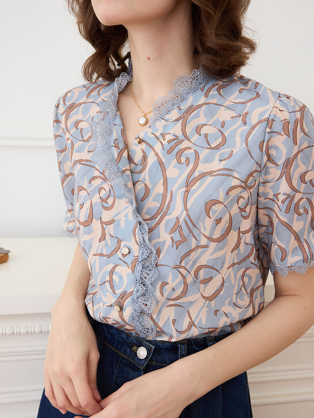 【Final Sale】Cadence Allover Print Contrast Lace Puff Sleeve Blouse