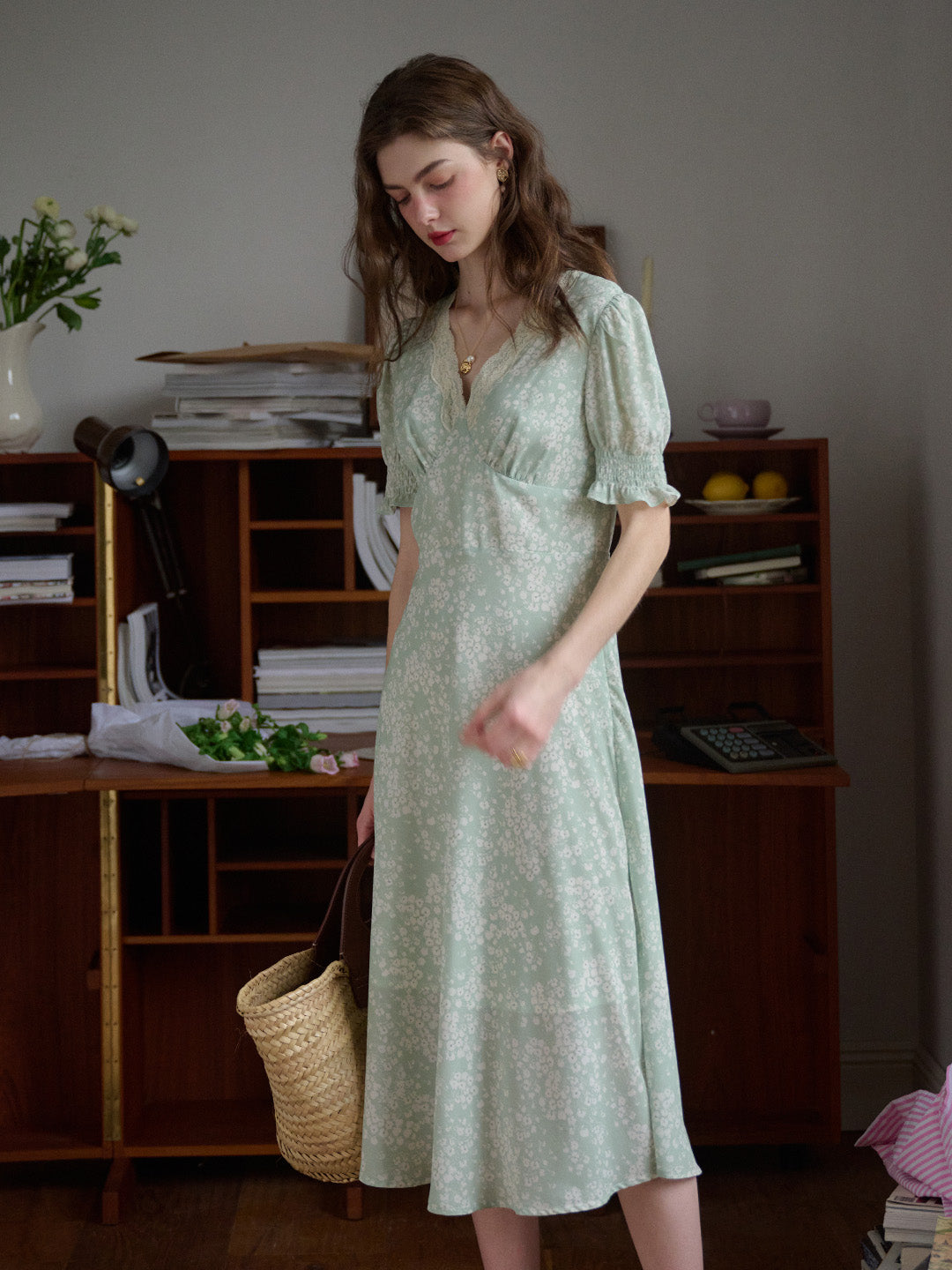 【Final Sale】Stormi Charming V-neck Lace Trimmed Floral Print Dress - Light Green