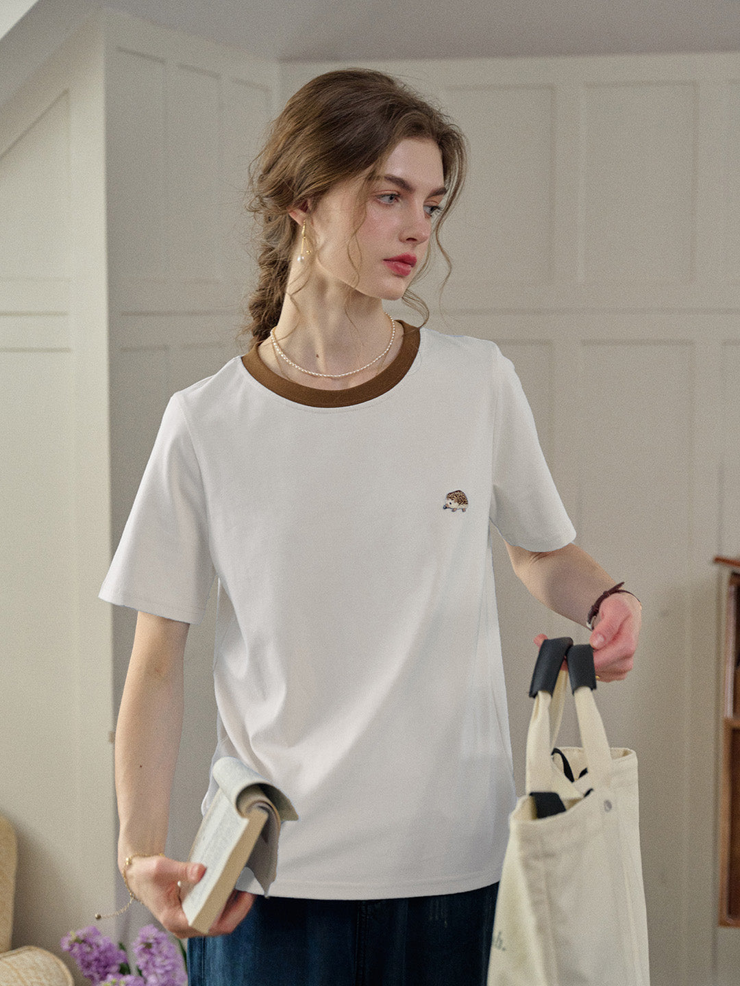 【Final Sale】Reya Simple Round Neck Contrasting Embroidery Cotton Top - White