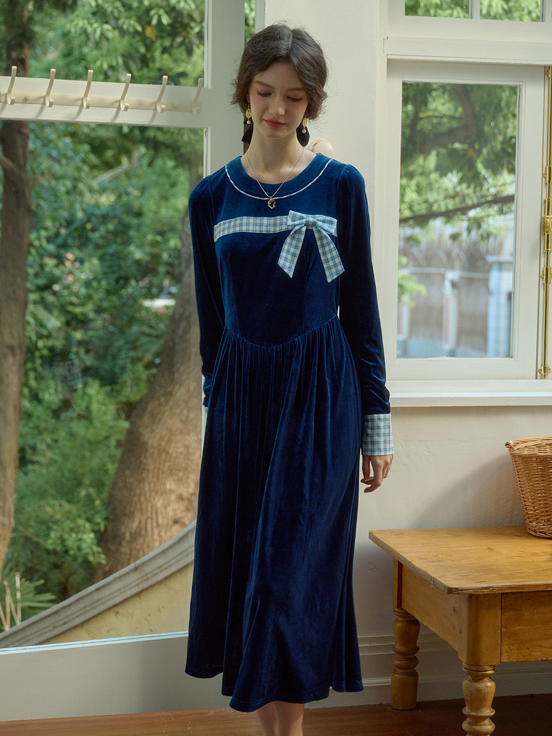 【Final Sale】Valerie Round Neck Bow Velvet Dress