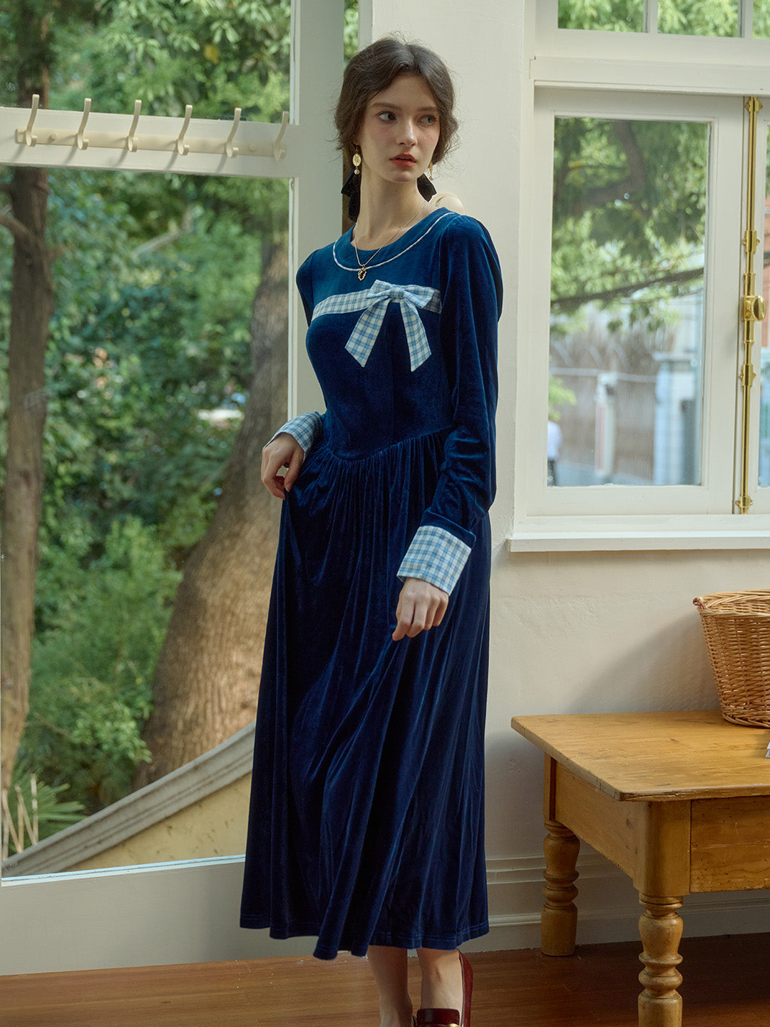 【Final Sale】Valerie Round Neck Bow Velvet Dress