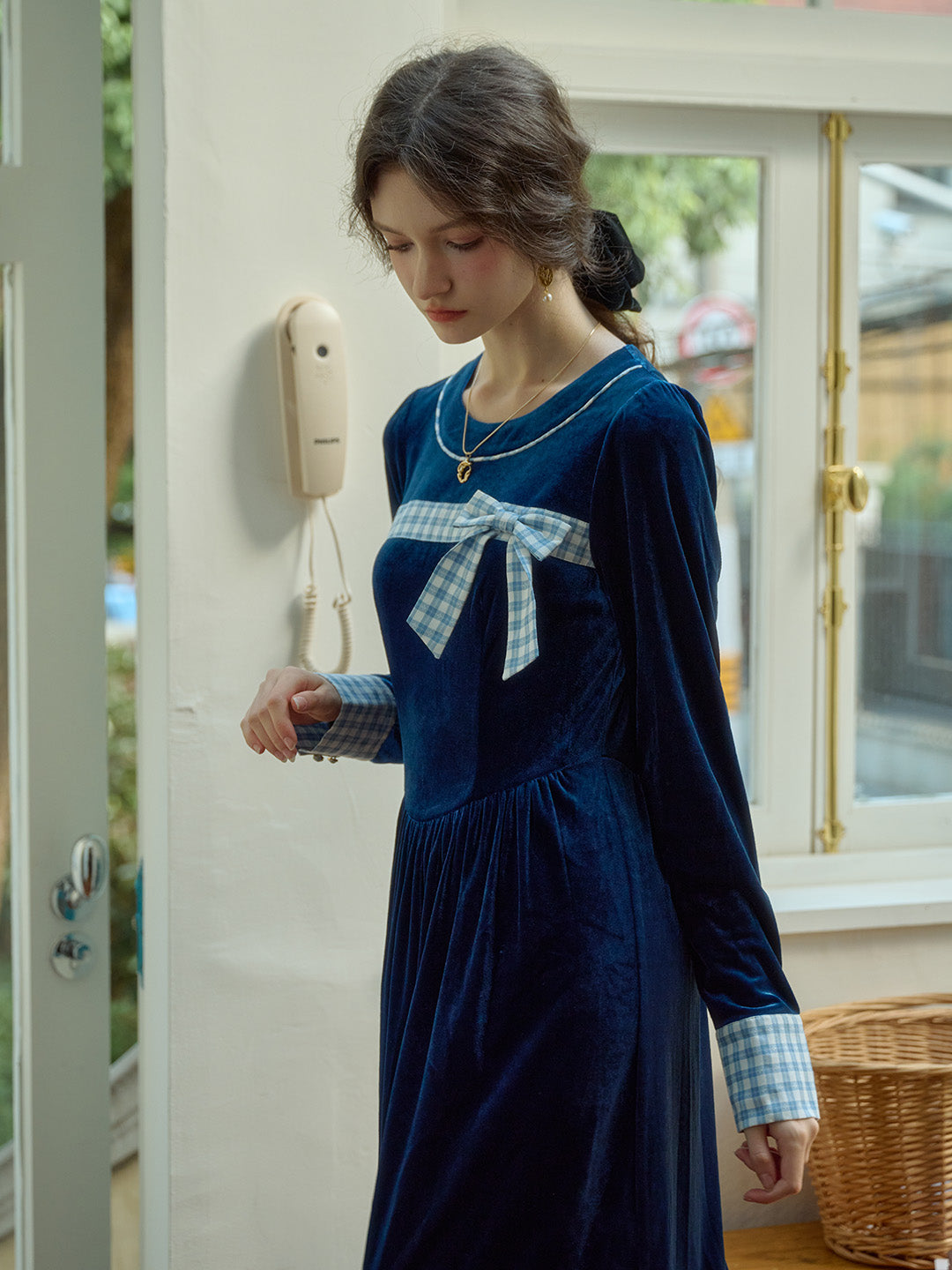 【Final Sale】Valerie Round Neck Bow Velvet Dress