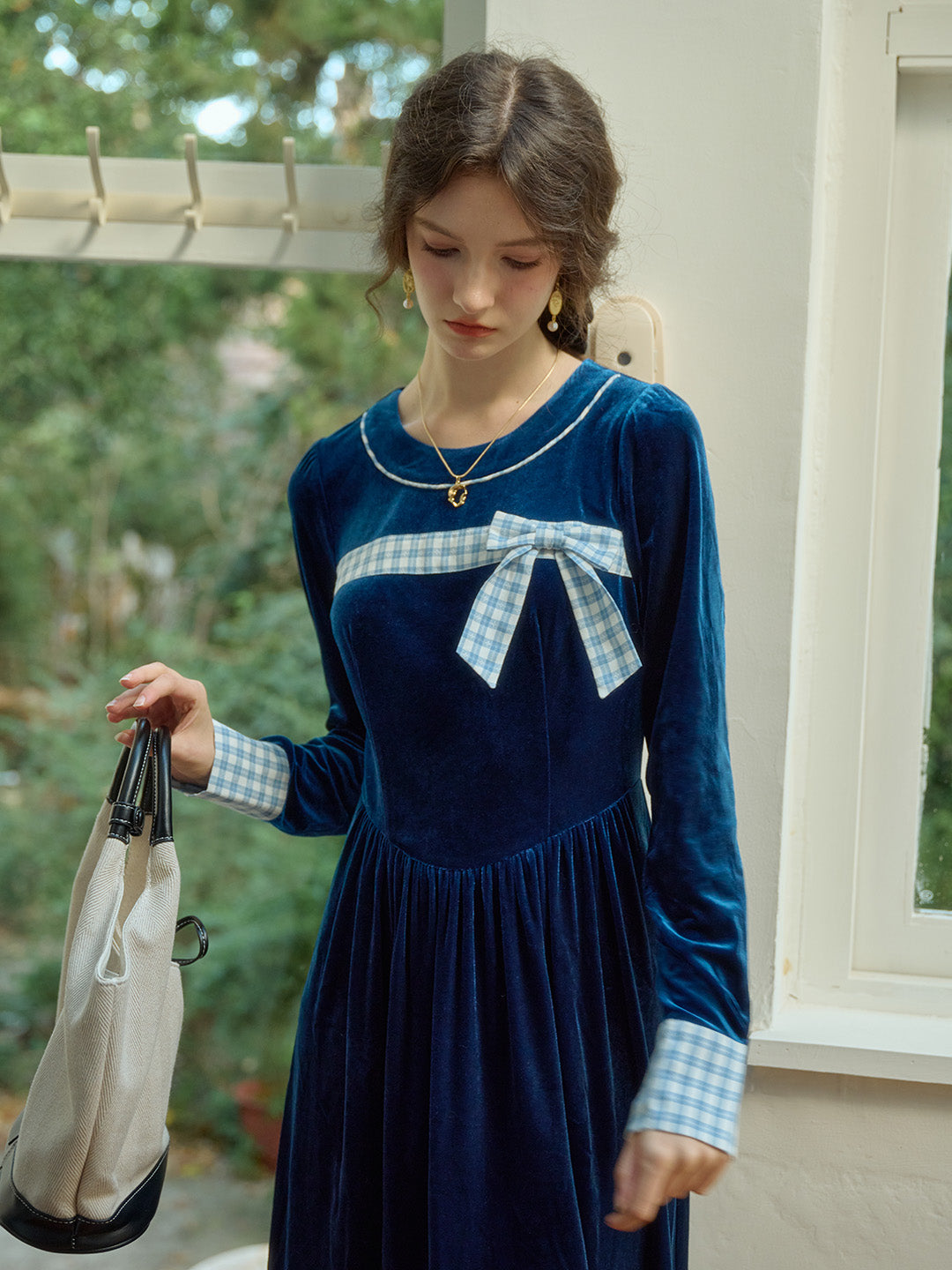 【Final Sale】Valerie Round Neck Bow Velvet Dress