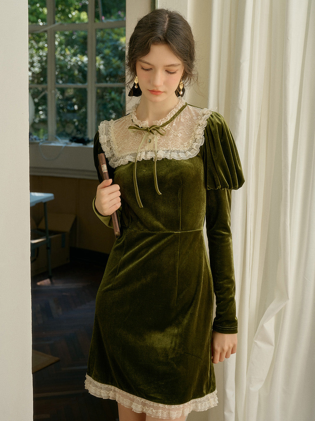 【Final Sale】Abigail Lace Collar Patchwork Knee Length Velvet Dress