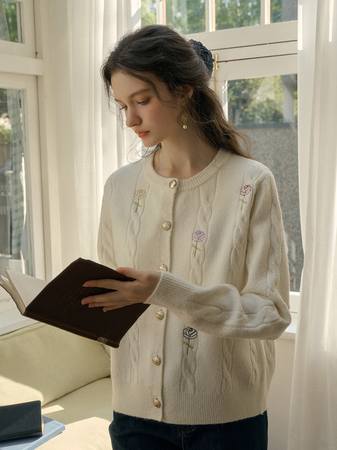 【Final Sale】Amyra Ribbed Round Neck Embroidery Cardigan