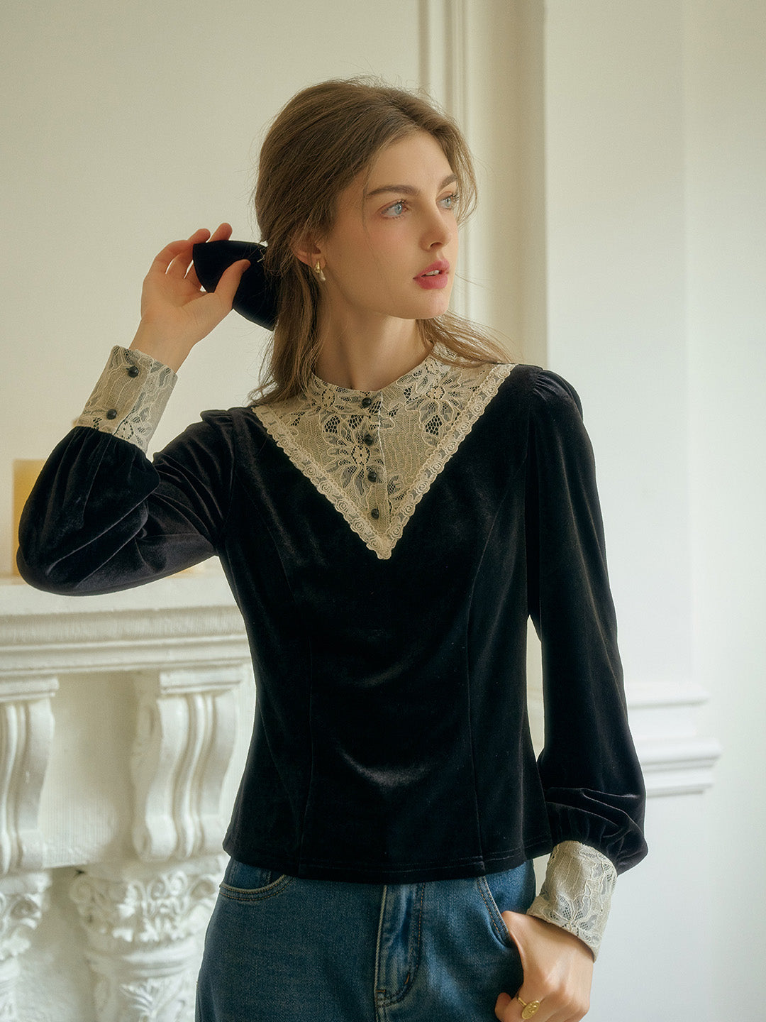 Gigi Retro Round Neck Contrasting Lace Velvet Blouse