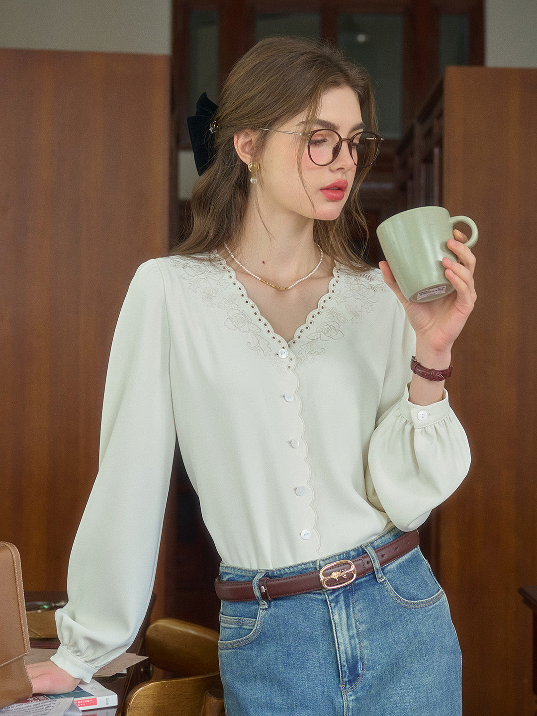 Calla Wave Neck Embroidery Blouse