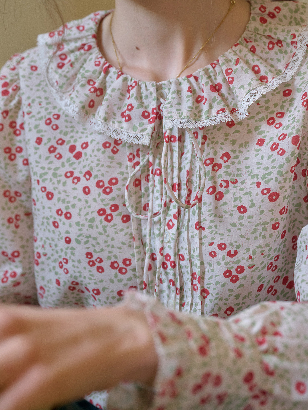 Gretchen Doll Collar  Floral Blouse