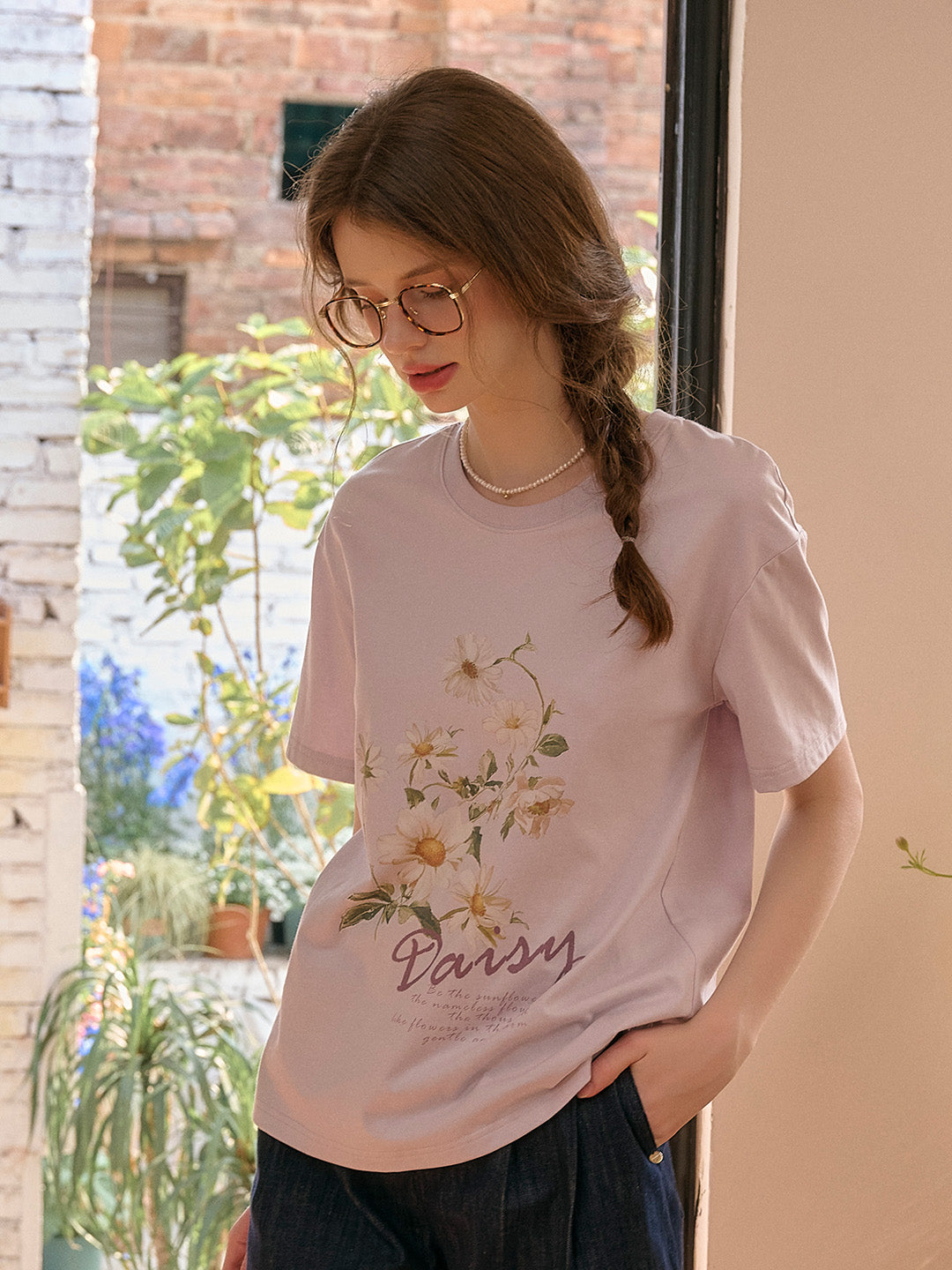 Daisy Round Neck Antique Flower T-shirt