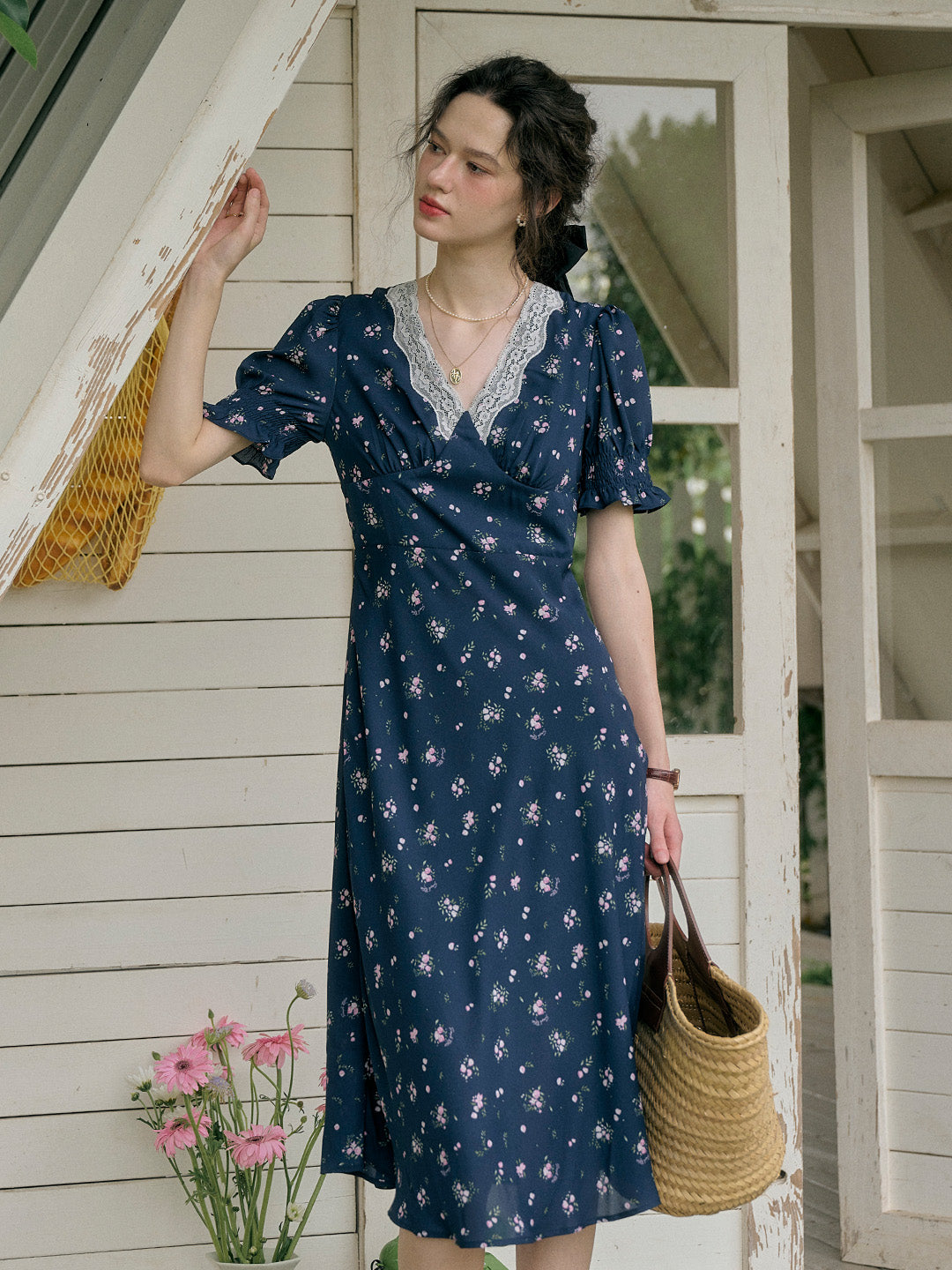 【Final Sale】Stormi Charming V-neck Lace Trimmed Floral Print Dress - Blue