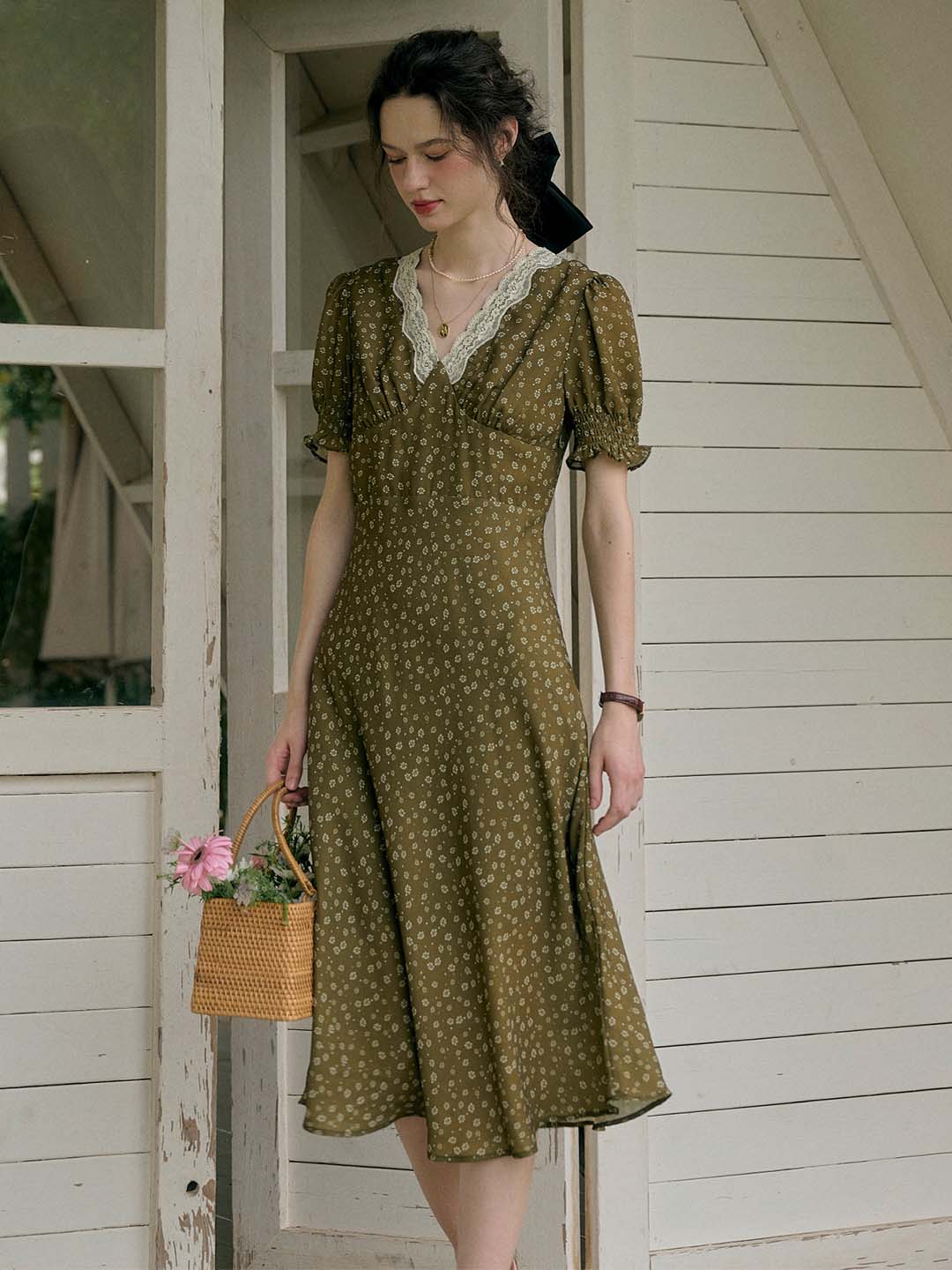 【Final Sale】Stormi Charming V-neck Lace Trimmed Floral Print Dress - Light Green