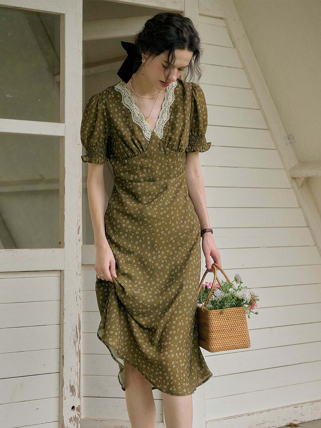 【Final Sale】Stormi Charming V-neck Lace Trimmed Floral Print Dress - Light Green