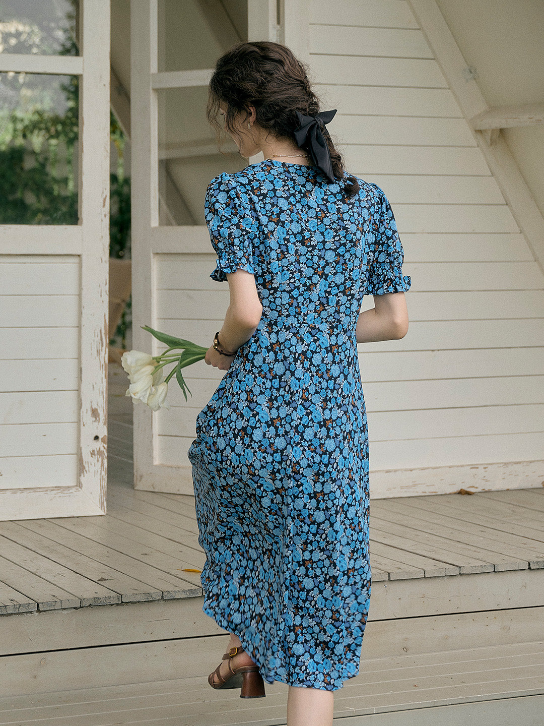 【Final Sale】Stormi Charming V-neck Lace Trimmed Floral Print Dress - Blue