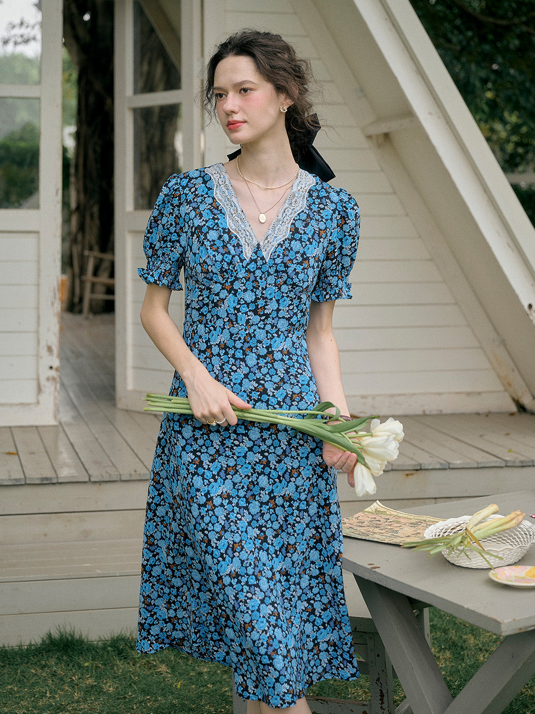 【Final Sale】Stormi Charming V-neck Lace Trimmed Floral Print Dress - Blue