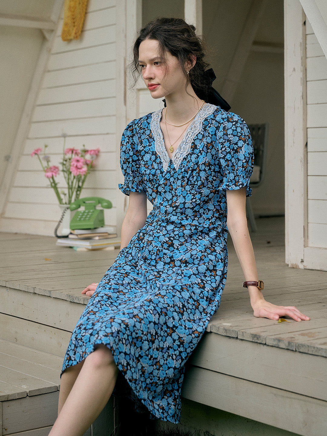 【Final Sale】Stormi Charming V-neck Lace Trimmed Floral Print Dress - Blue