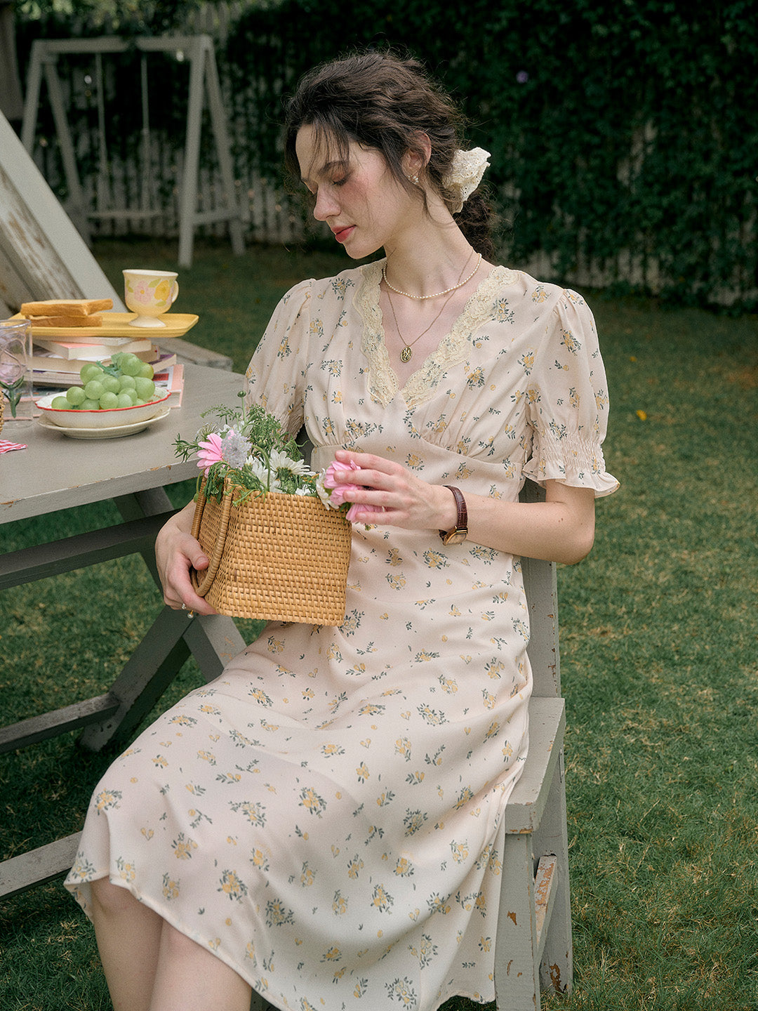 【Final Sale】Stormi Charming V-neck Lace Trimmed Floral Print Dress - Light Green