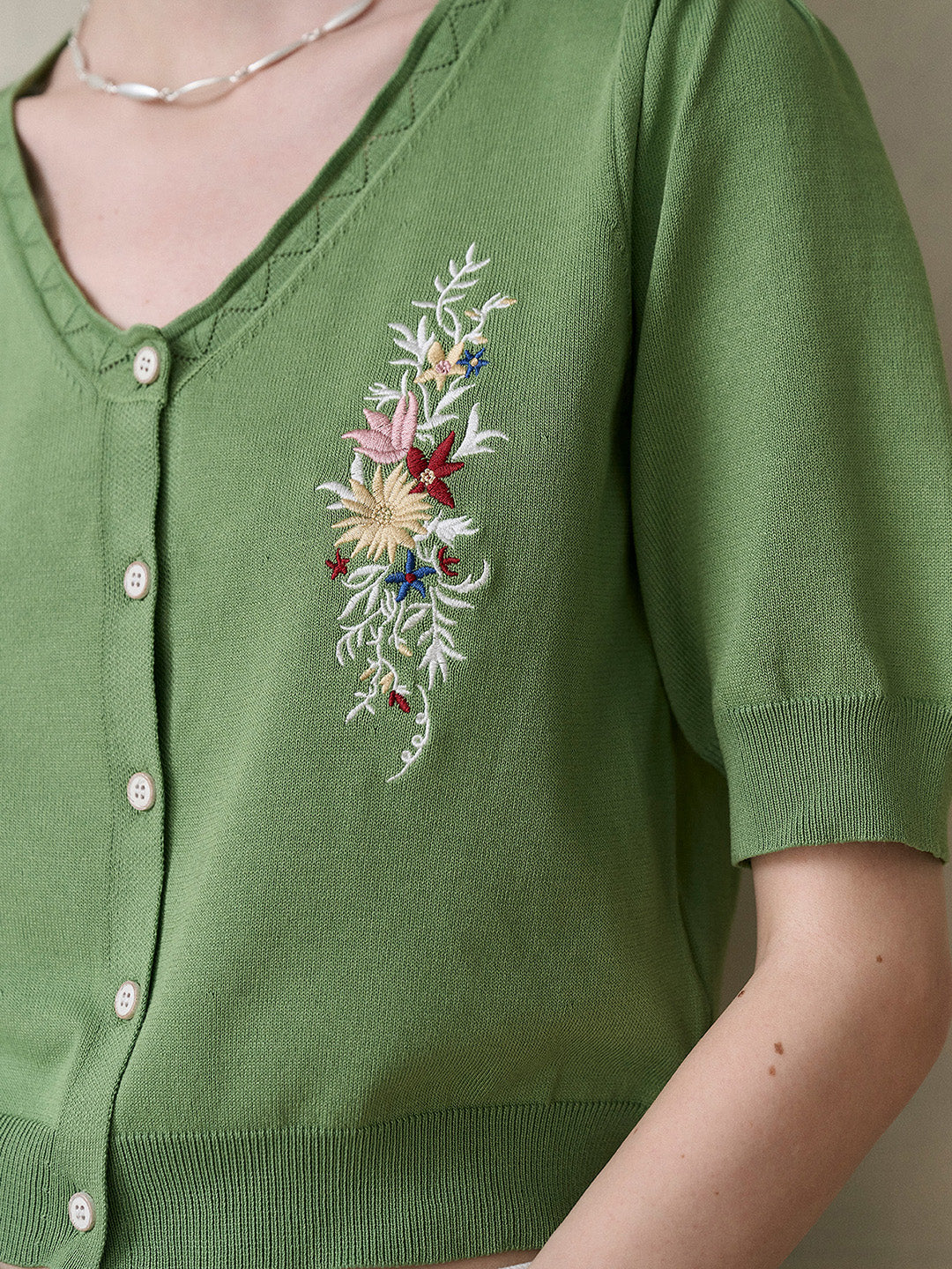 【Final Sale】Juno V-Neck Embroidery Blouse