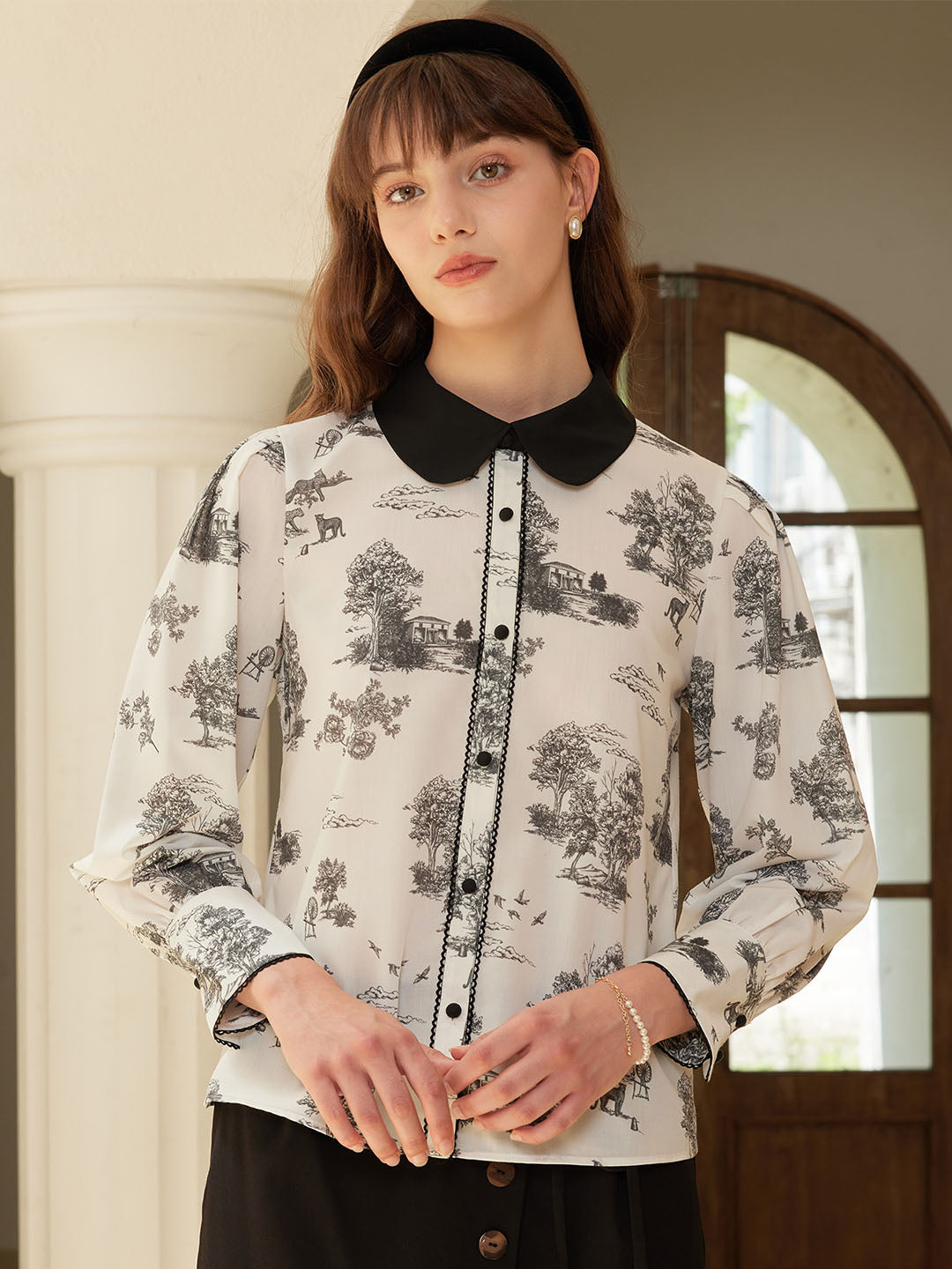 Evelyn Exclusive Printed Contrasting Doll Collar Blouse