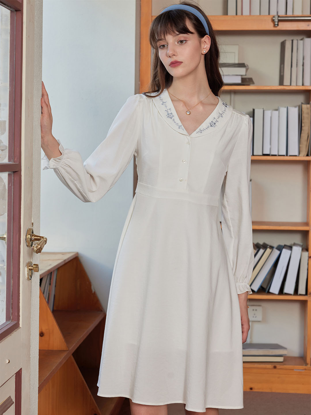 【Final Sale】Emiliana Sweet Embroidered Lapel Dress