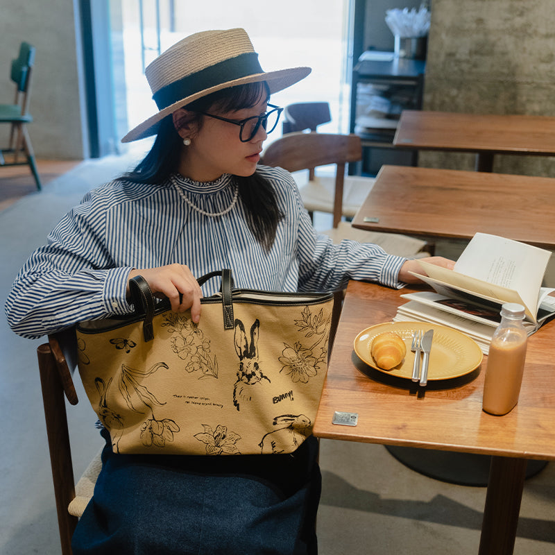 Chowxiaodou Rabbit Print Tote Bag-Khaki