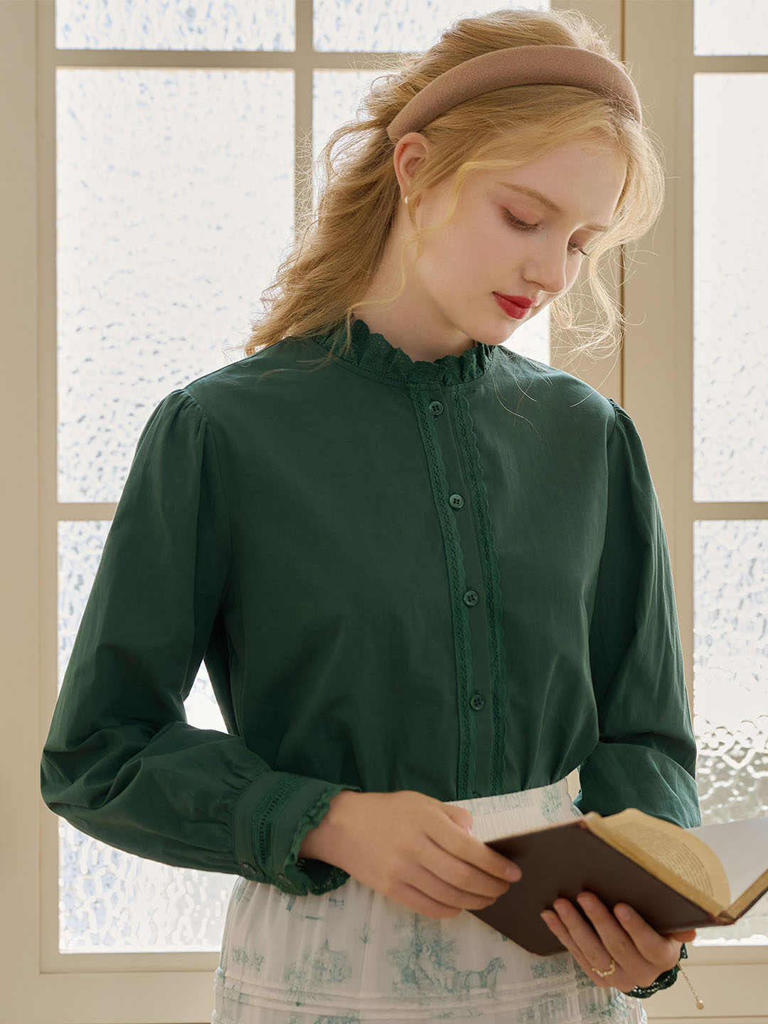 【Flash Sale】Yamileth Retro Mock Collar Lace Trimmed Paneled Green Blouse