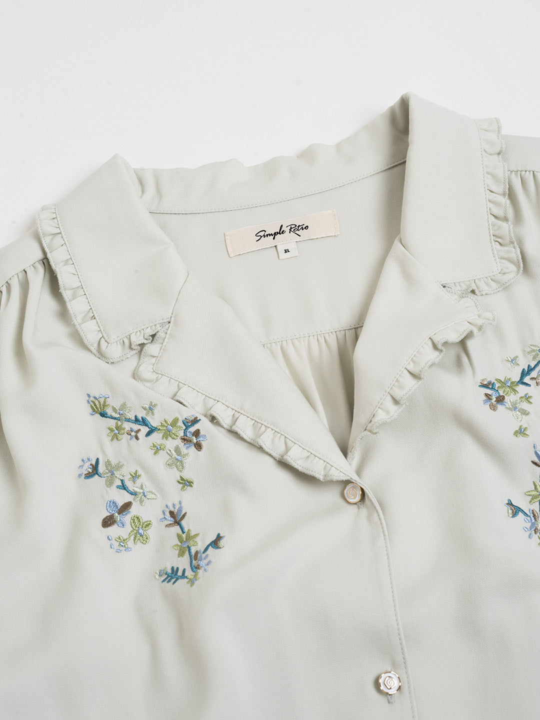 【Final Sale】Plus Size Alicia Floral Embroidery V-Neck Blouse