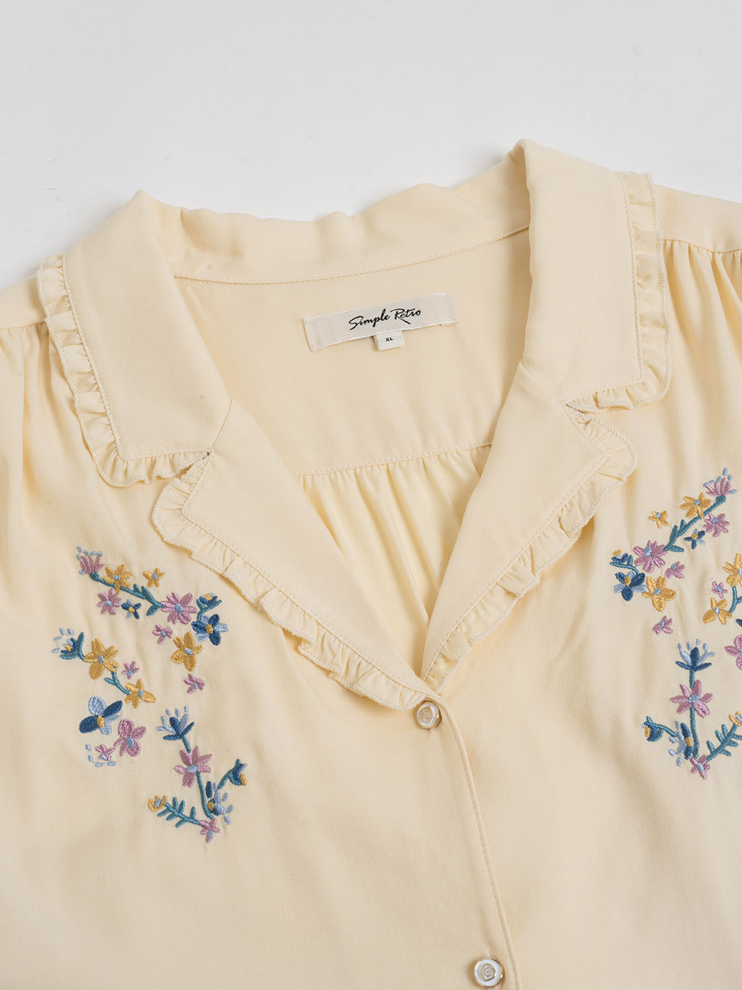 【Final Sale】Plus Size Alicia Floral Embroidery V-Neck Blouse