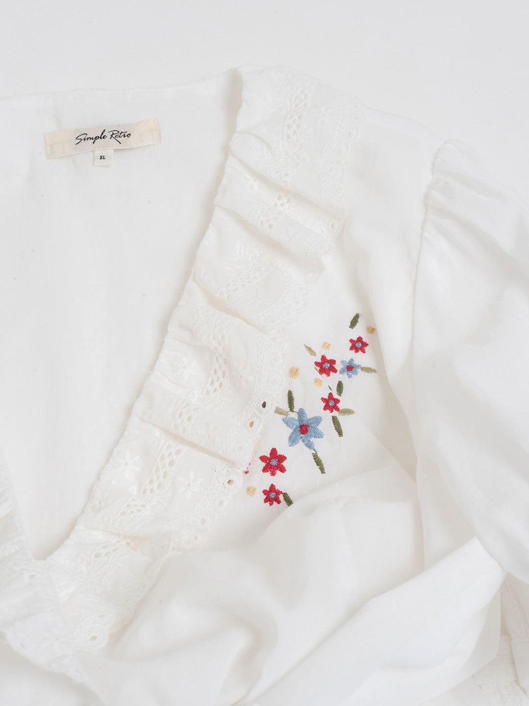 【Final Sale】Plus Size Alicia Floral Embroidery V-Neck Blouse