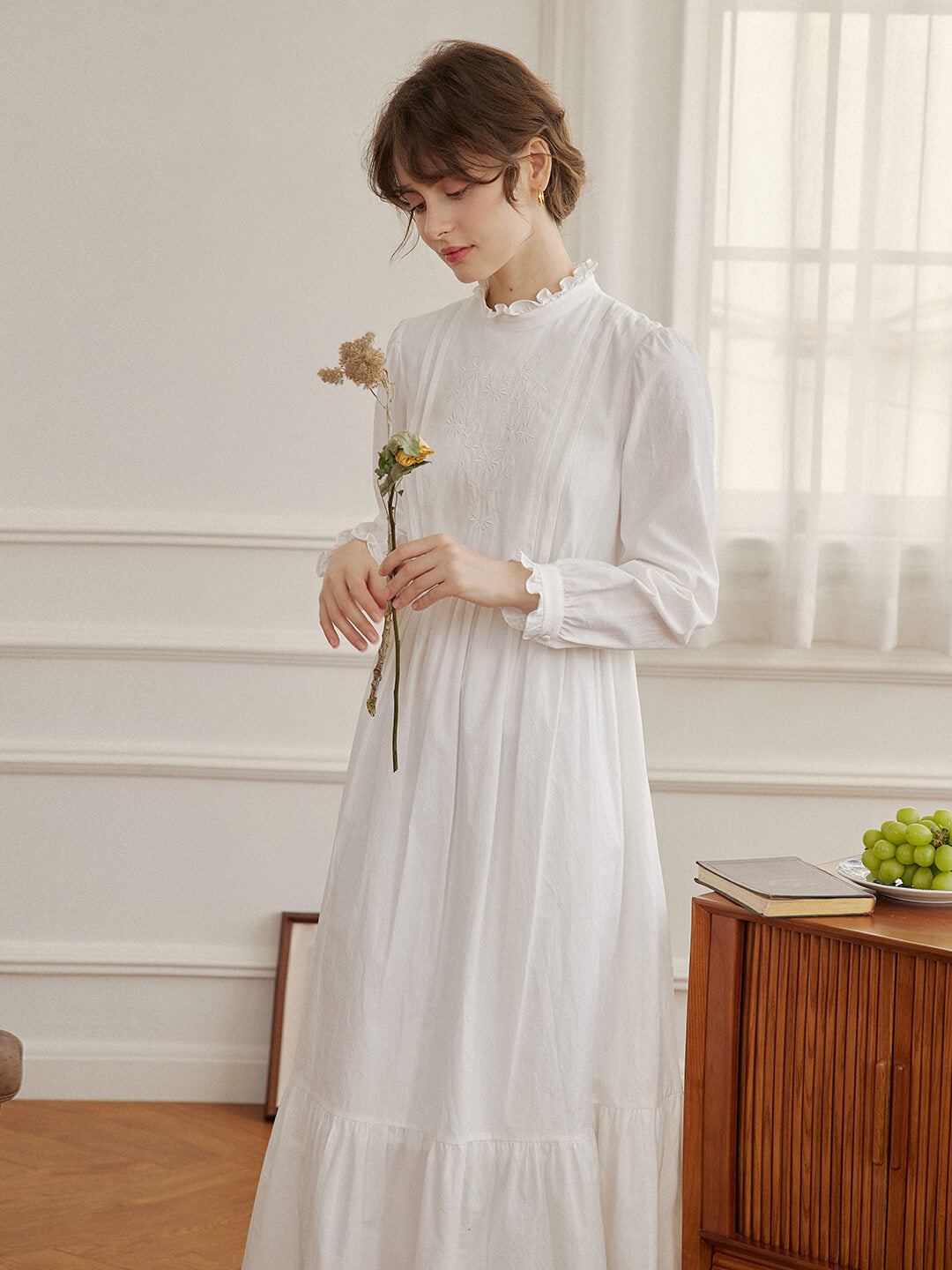 Afra White Stand-up Collar Bubble Sleeve Dress